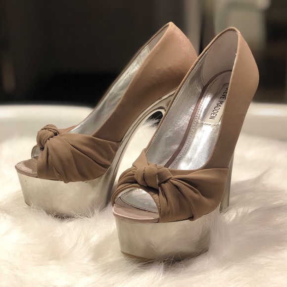 Steve Madden Peep Toe Platforms - Picture 4 of 8
